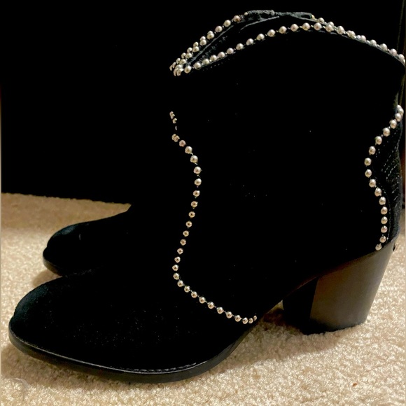 Black boots cowboy style size 36, US 6 and 6.5 - Picture 1 of 6